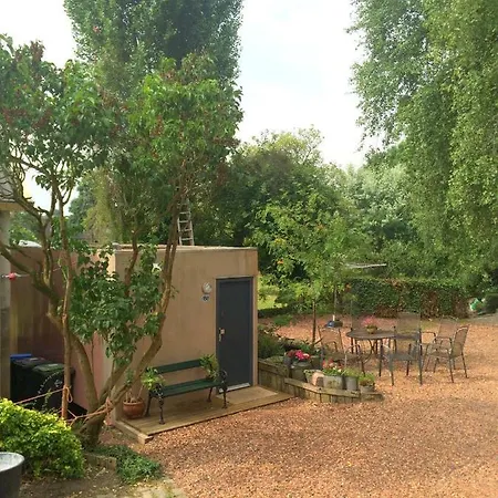 Aandedijkinbrakel Bed & Breakfast *